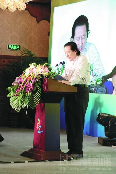 中国国家画院院长杨晓阳在高峰论坛上讲话